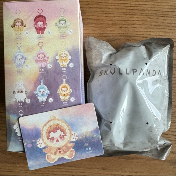 “Amber” Skullpanda L'impressionnisme Plush Pendant - 100% Authentic POP MART - Picture 3 of 7